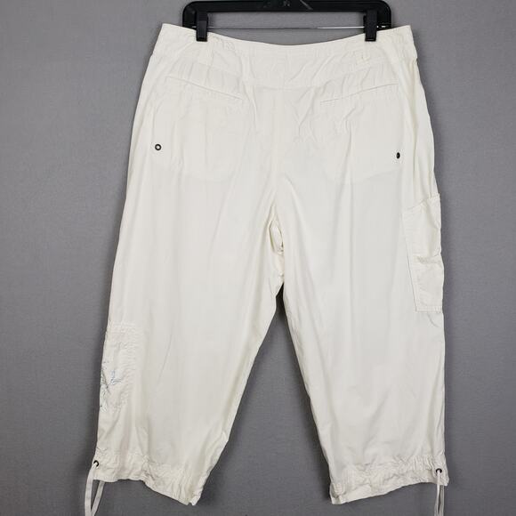 Coldwater Creek Size 12 Tie Bottom Capri Pants White Blue Paisley Design Beach - Picture 2 of 9